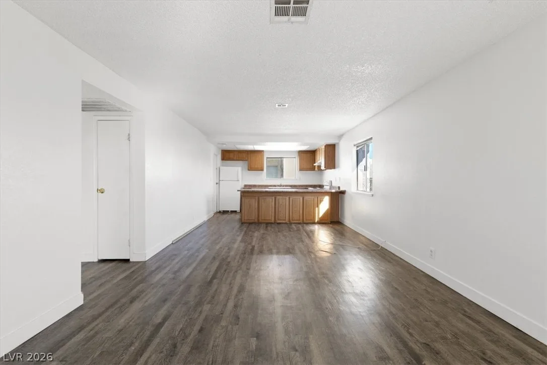 3649 Van Dyke Avenue c — photo 2