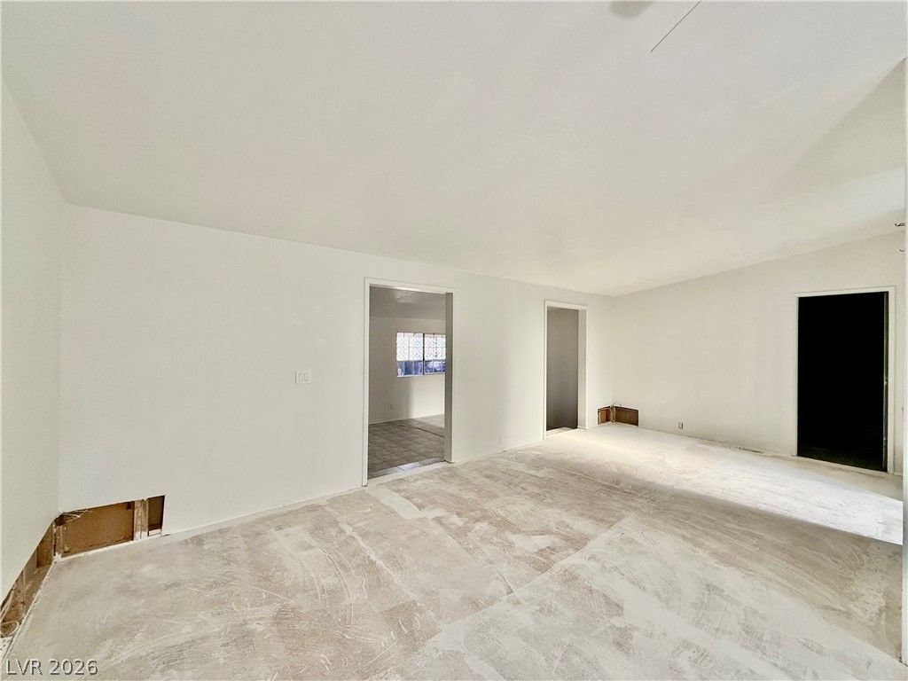 6821 Surrey Lane — photo 4 of 38