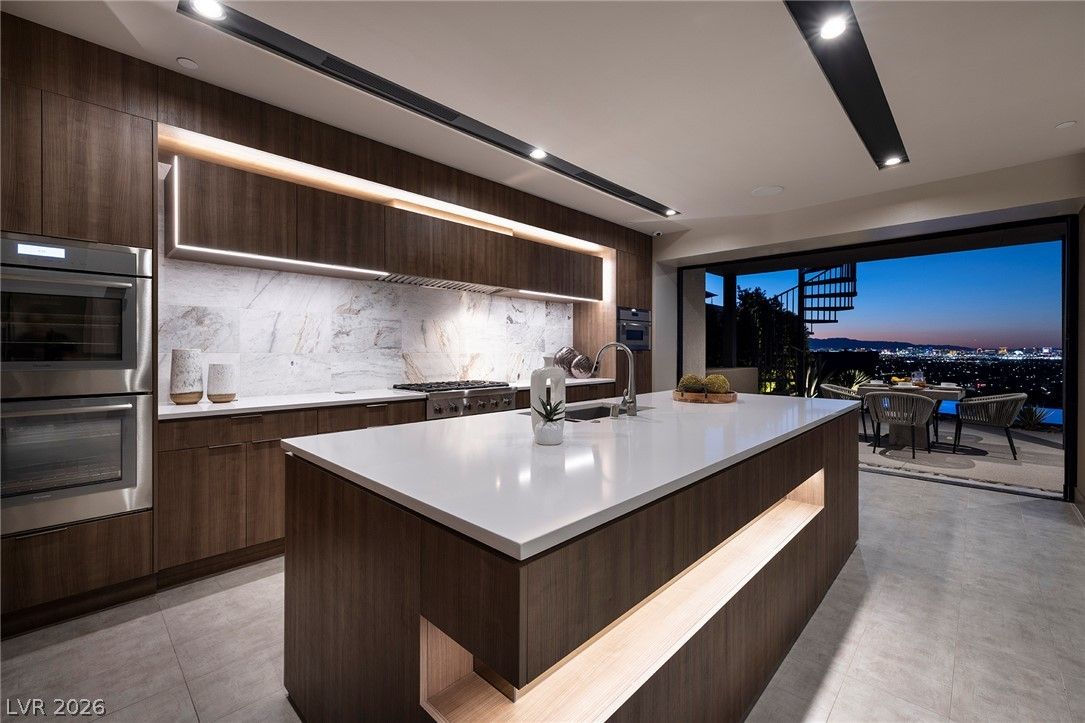 810 Dragons Eye Drive — photo 2