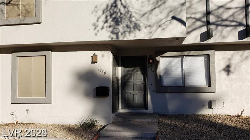 1336 North JONES Boulevard — photo 4