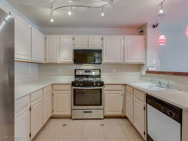 5125 West Reno Avenue 1055 — photo 4 of 10