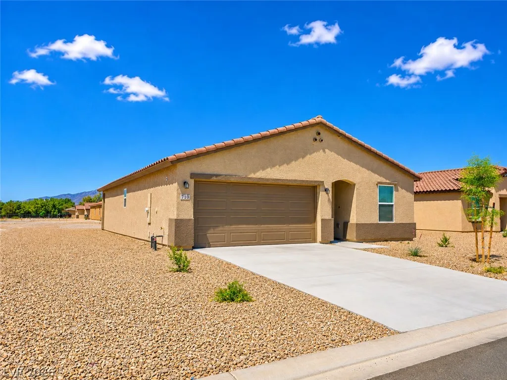 710 East Huyana Wind Drive — photo 2