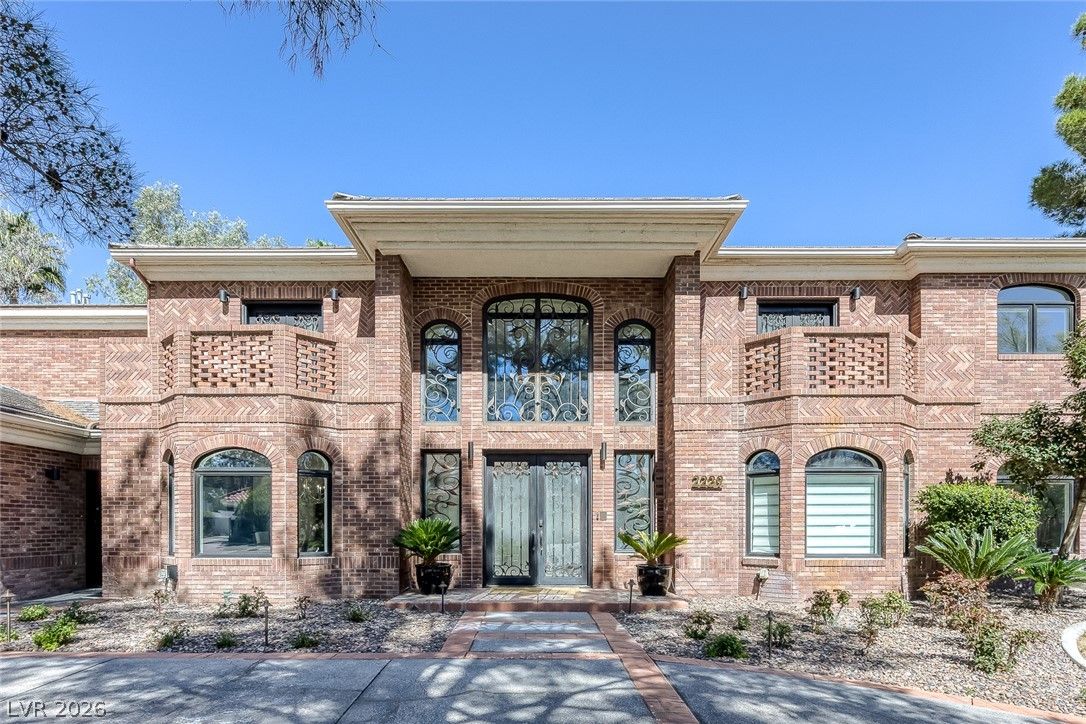 2239 Chatsworth Court — photo 3