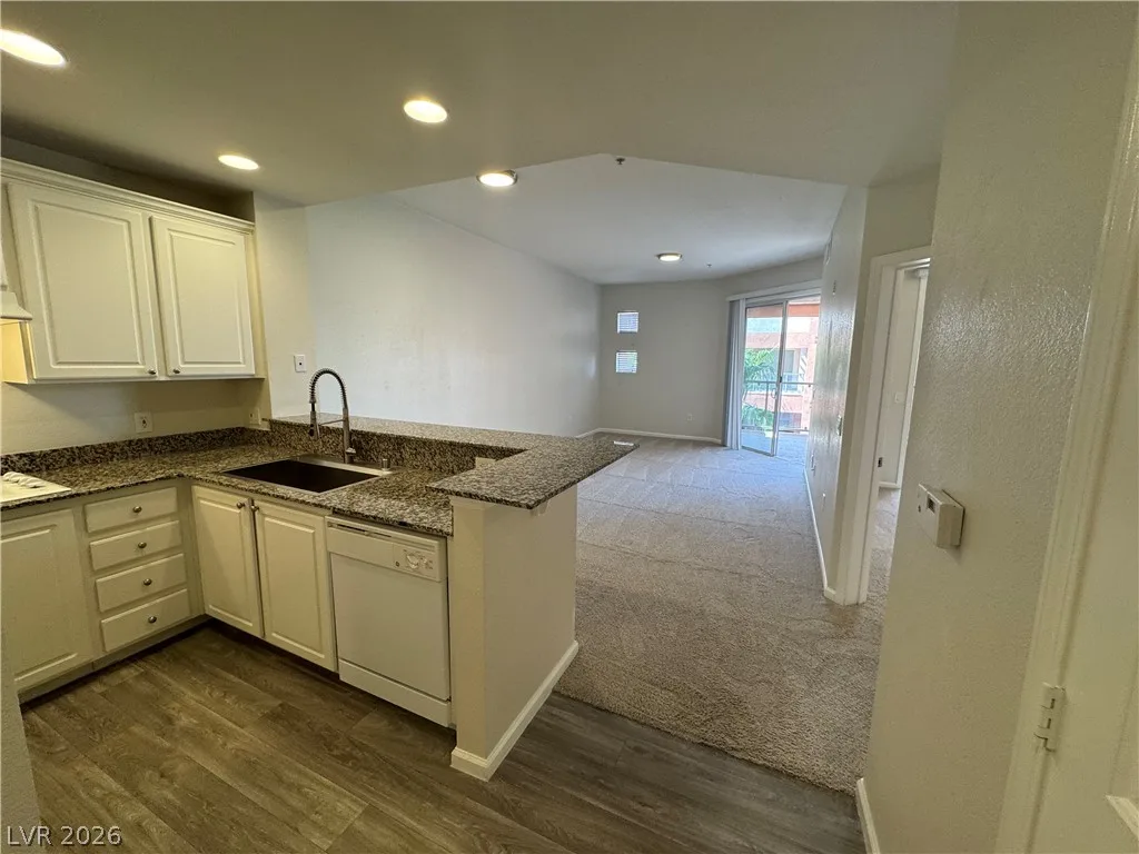 35 East Agate Avenue 406 — photo 2