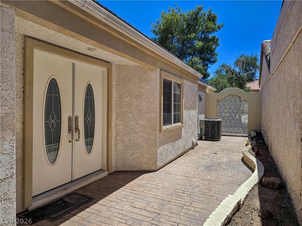 3181 Bel Air Drive — photo 4