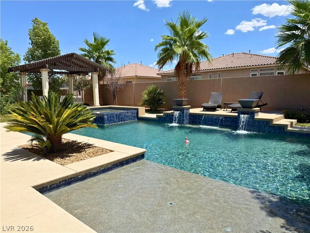 10986 Inverlochy Court — photo 3