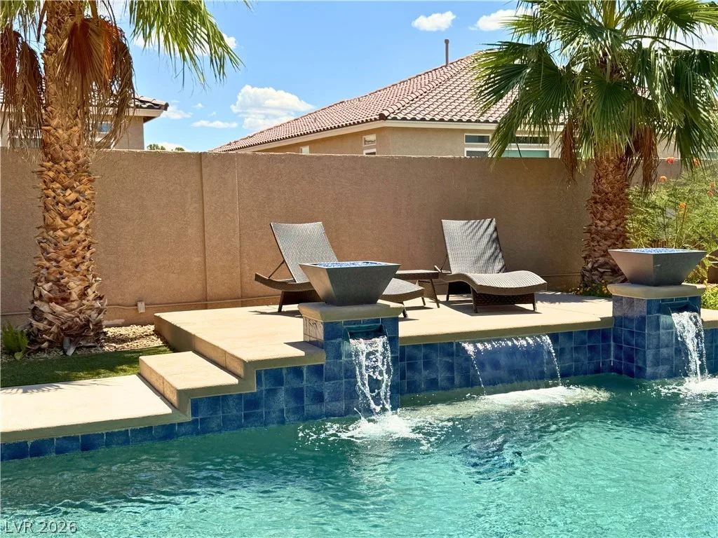 10986 Inverlochy Court — photo 4