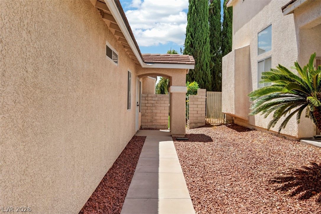 9009 Tumblewood Avenue — photo 3