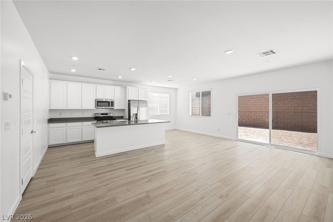 9773 Sunset Canyon Avenue — photo 3 of 28