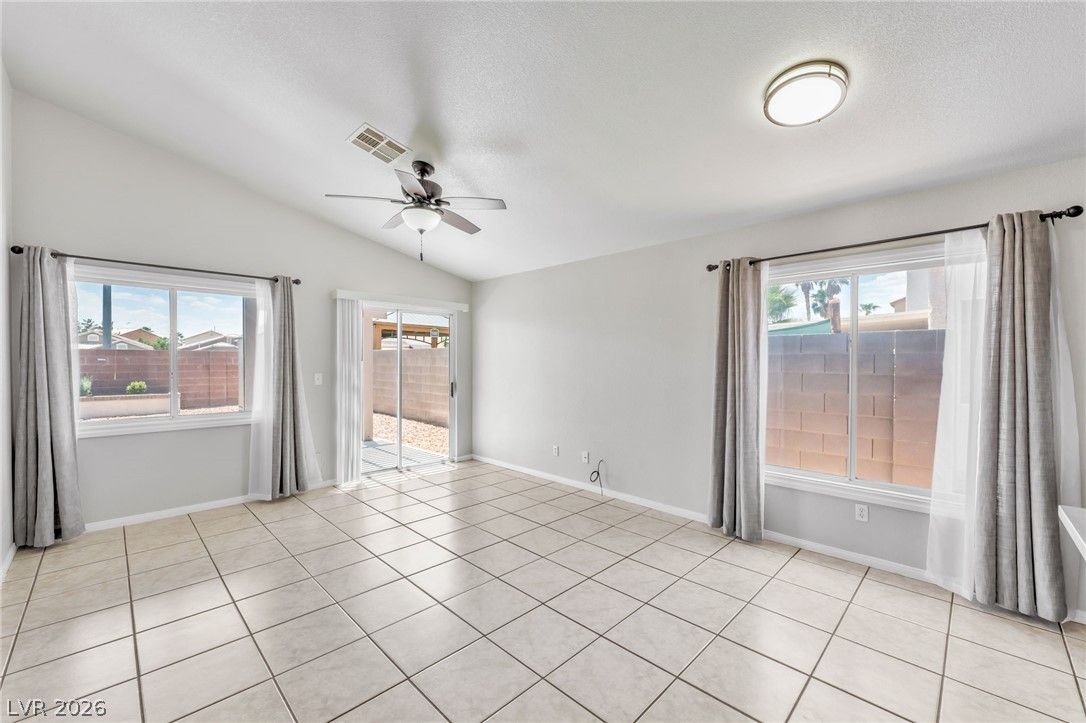 4353 Scarlet Sea Avenue — photo 5 of 23