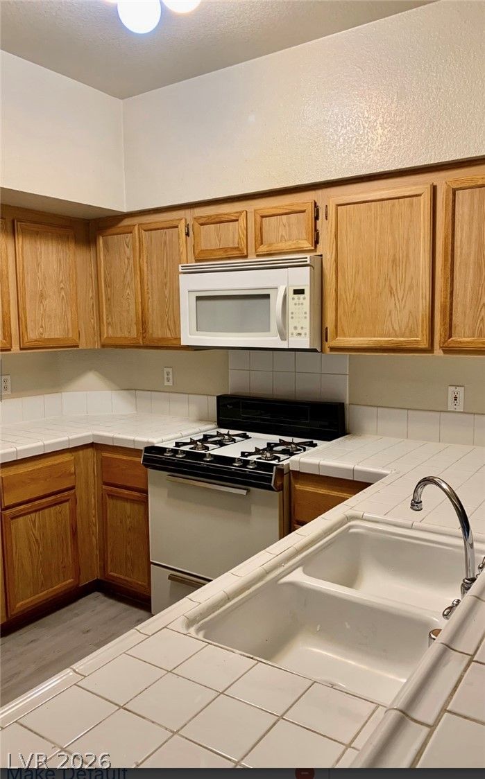 7705 Himalayas Avenue 102 — photo 4
