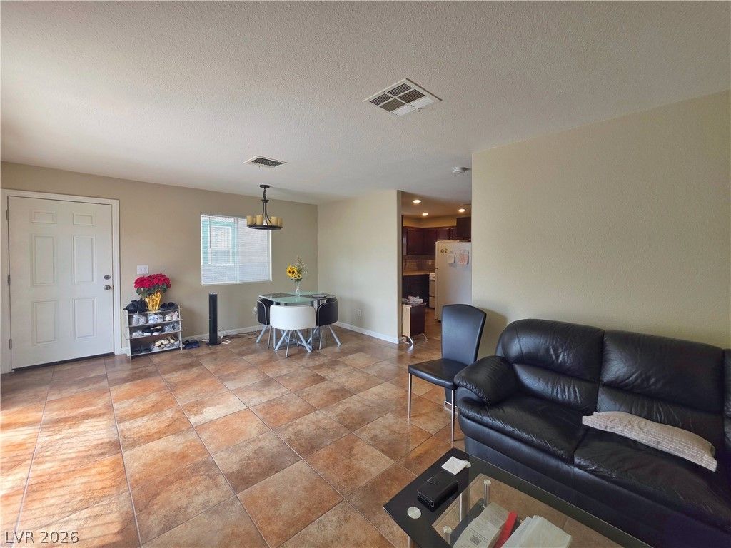 5218 Pat Place — photo 2