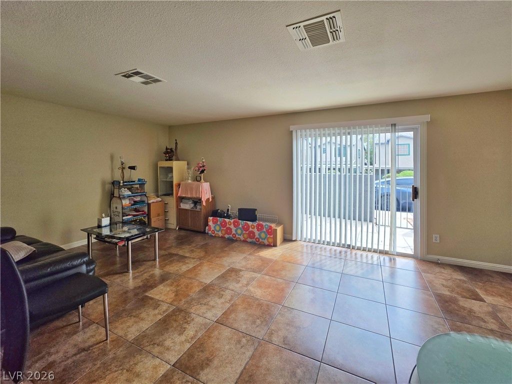 5218 Pat Place — photo 3
