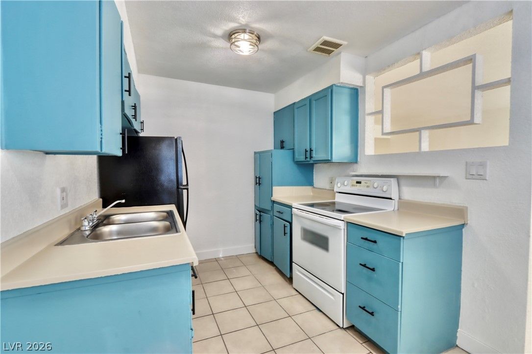 2030 Sunrise Avenue 2 — photo 5 of 10
