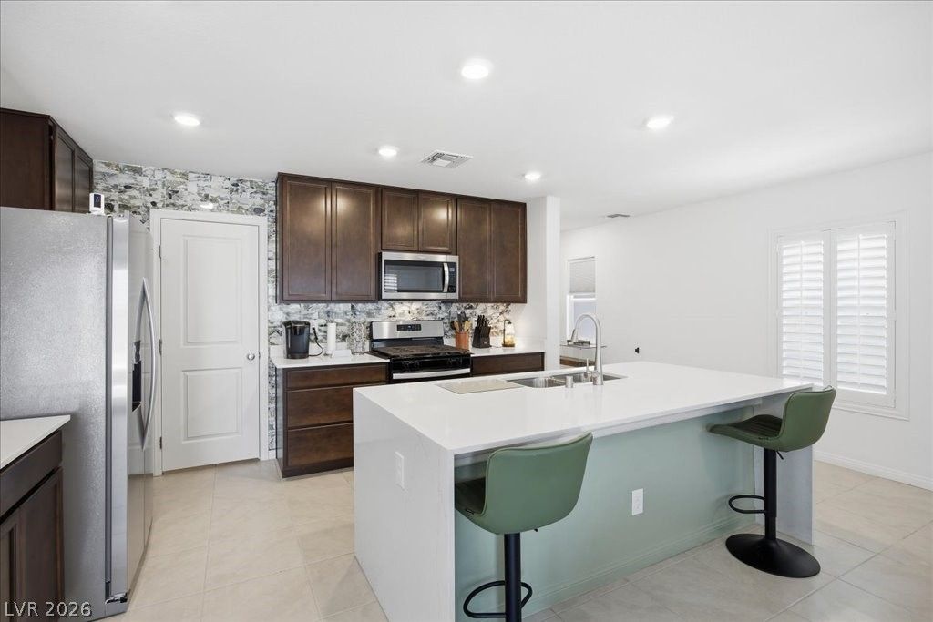 8724 Crestwood Hills Street — photo 4