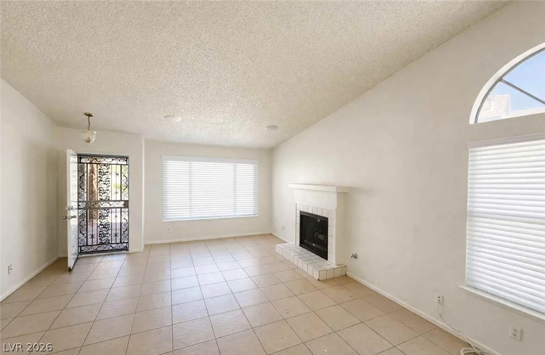 3213 Coral Harbor Drive — photo 2