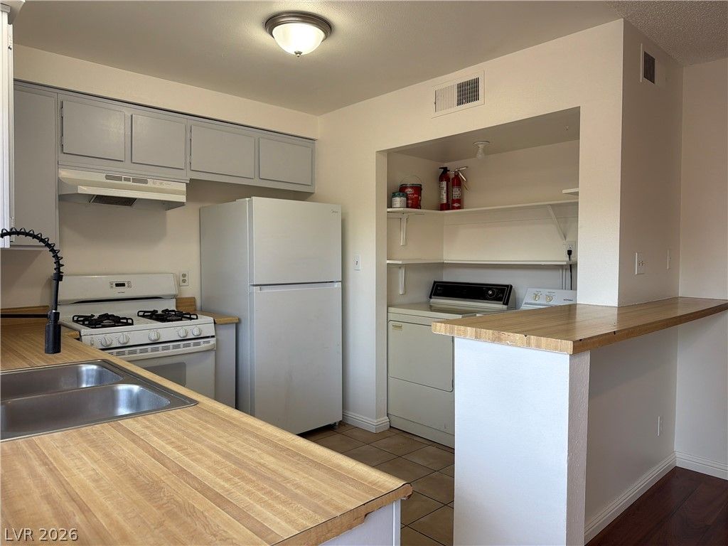 6168 Meadow View Lane — photo 3 of 46