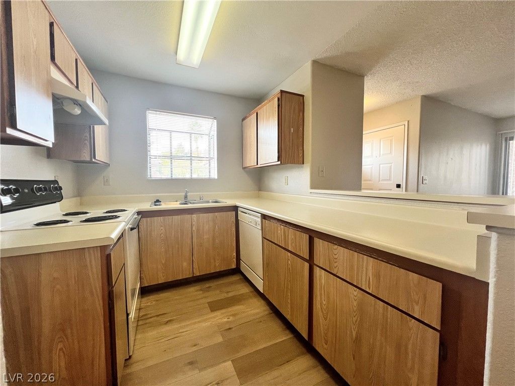2989 Juniper Hills Boulevard 102 — photo 4 of 10