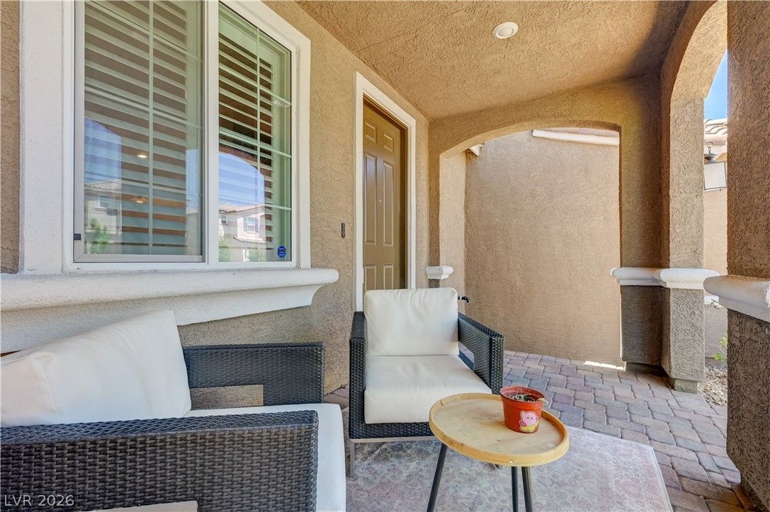 2433 Bellinzona Place — photo 2