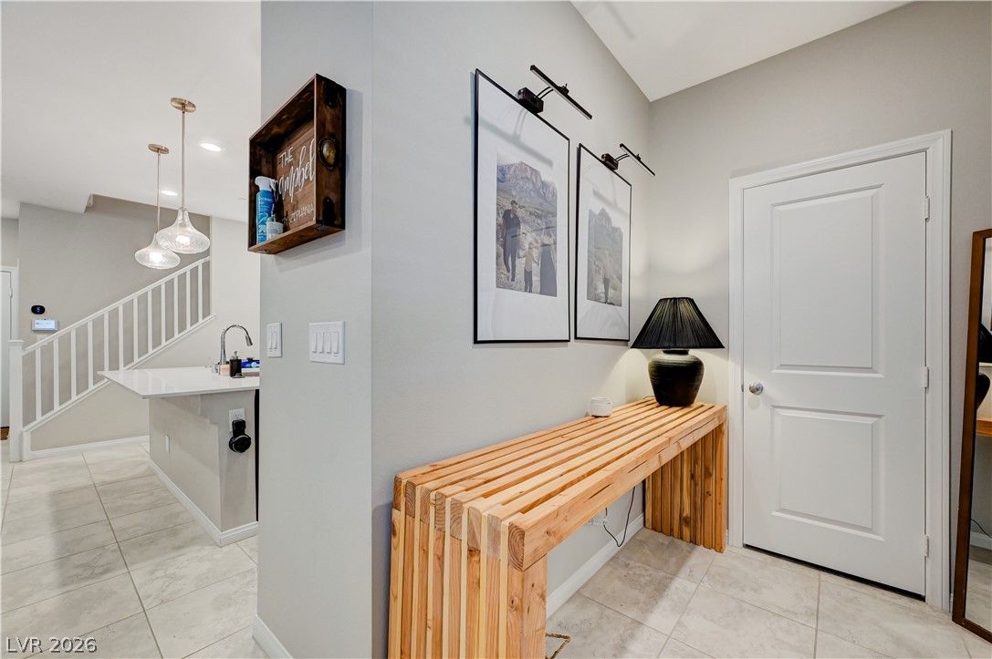2433 Bellinzona Place — photo 3