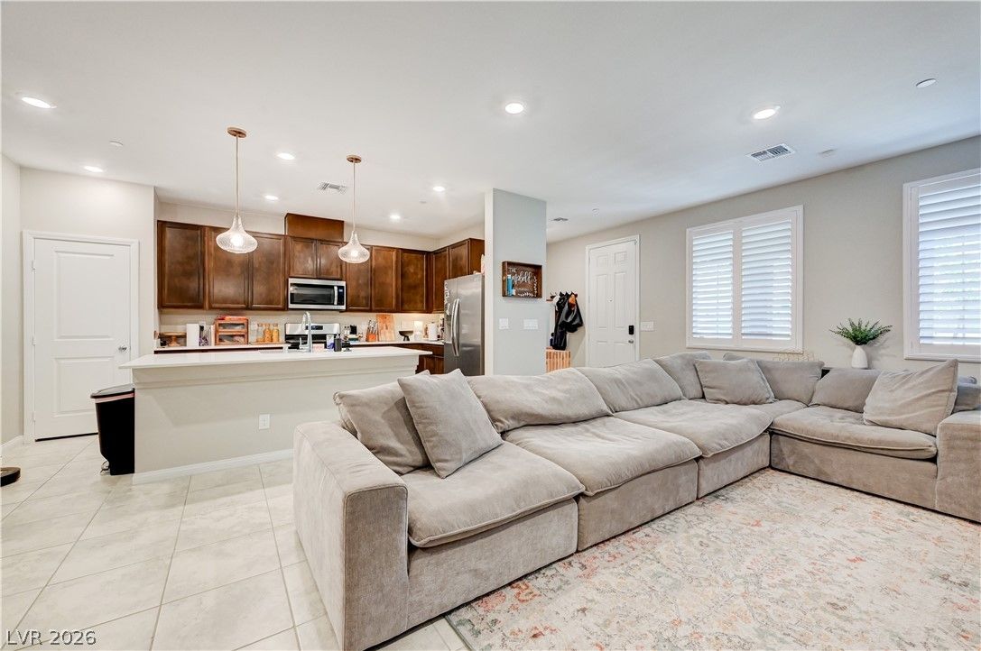 2433 Bellinzona Place — photo 5