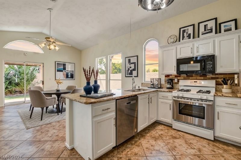9530 Redstar Street — photo 4 of 10