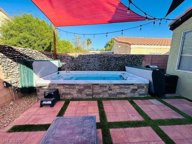 2486 Fresnal Canyon Avenue — photo 2