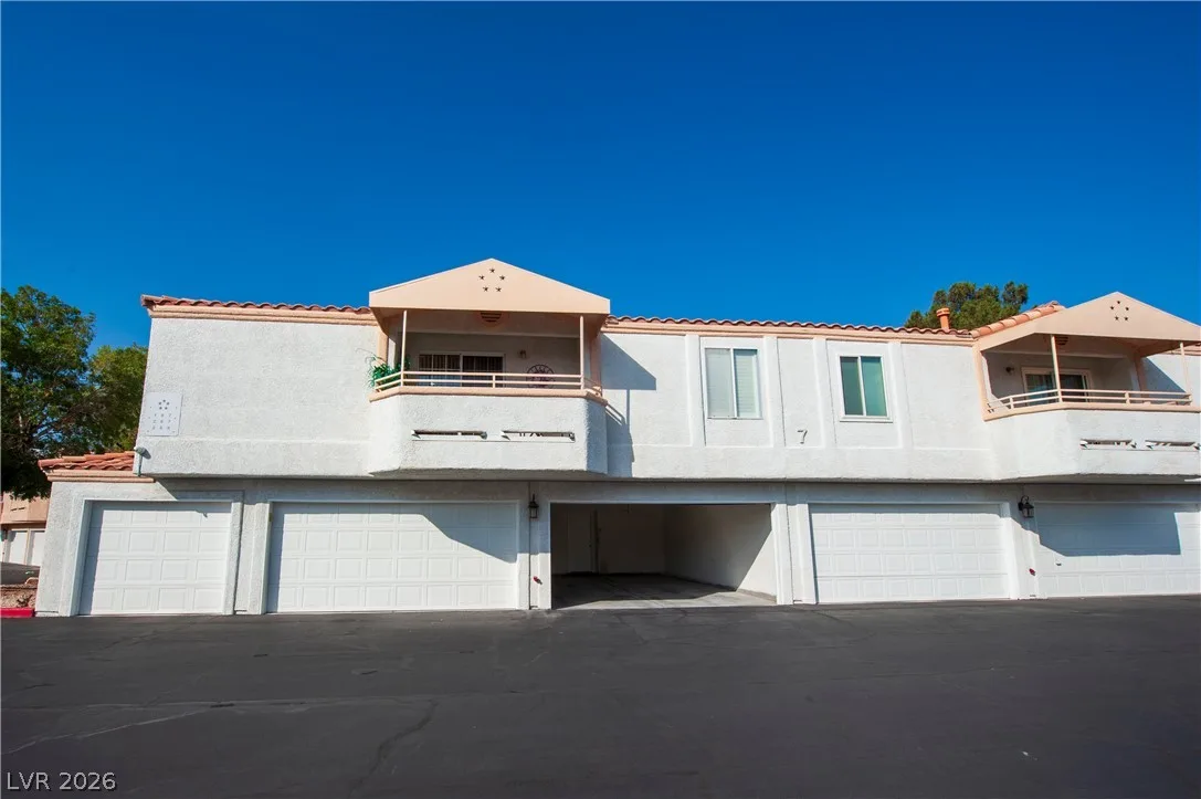 8452 Boseck Drive 187 — photo 3