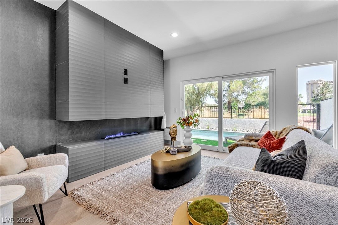 2861 Queens Courtyard Drive — photo 3