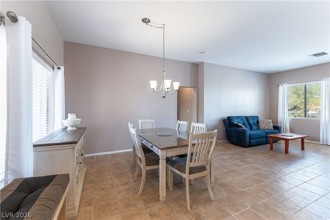 10304 Snyder Avenue — photo 4