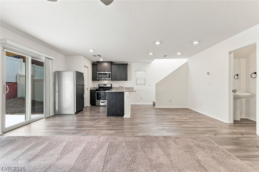 6494 Kimberly Avenue — photo 3