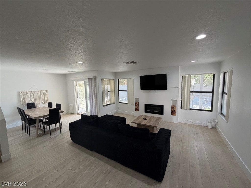 3004 Ocean View Drive — photo 3 of 23