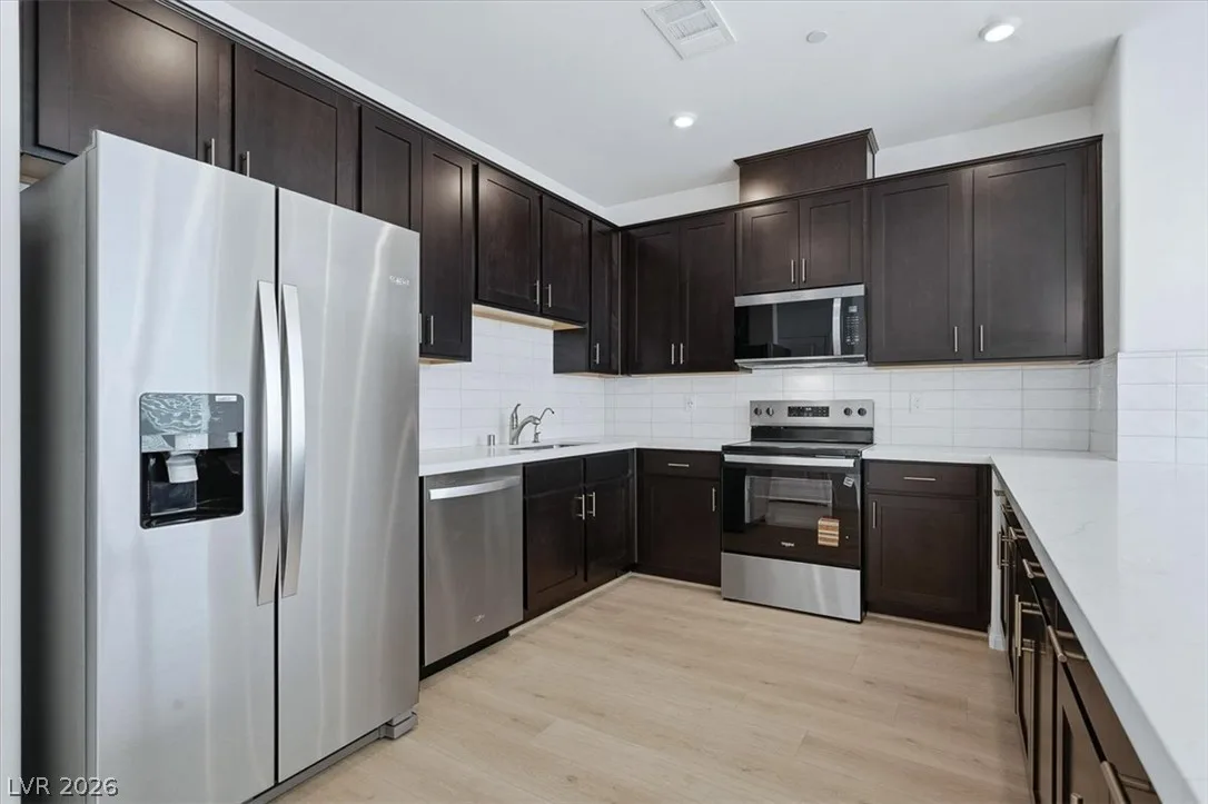 8667 Luxuriant Avenue — photo 3