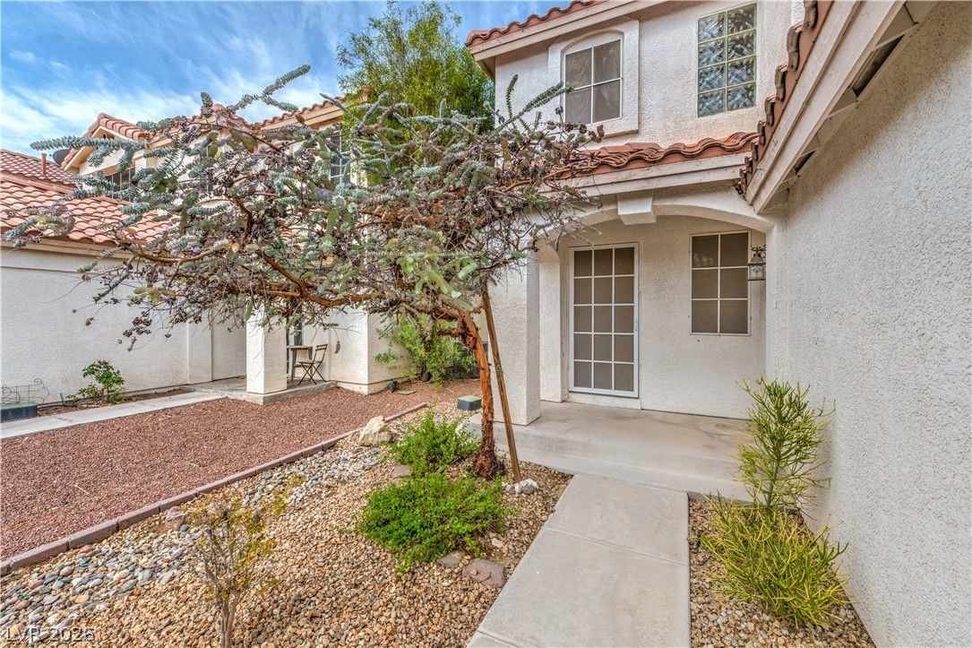 10193 Crepe Myrtle Court — photo 5 of 28