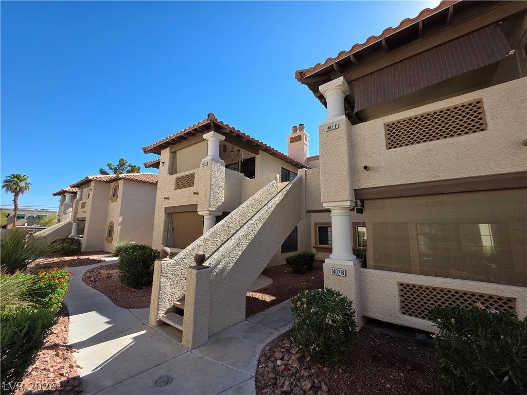 1407 Santa Margarita Street A — photo 3