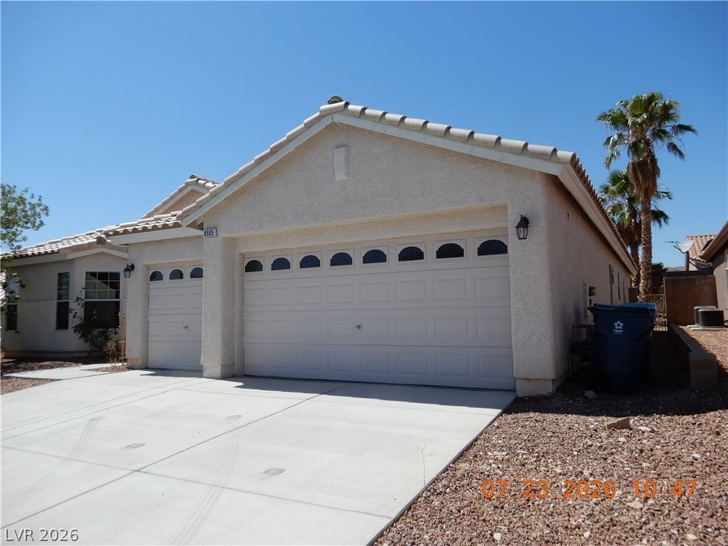 8905 Frasure Falls — photo 2 of 9