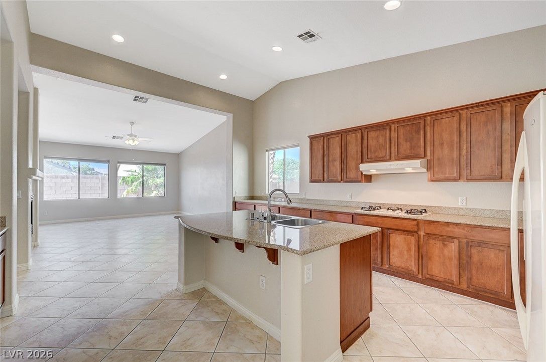 8112 Chestnut Hollow Avenue — photo 2