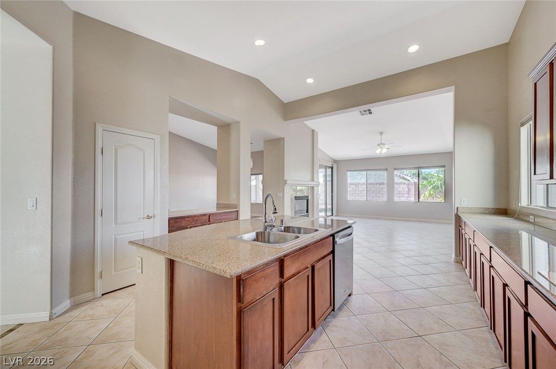 8112 Chestnut Hollow Avenue — photo 5