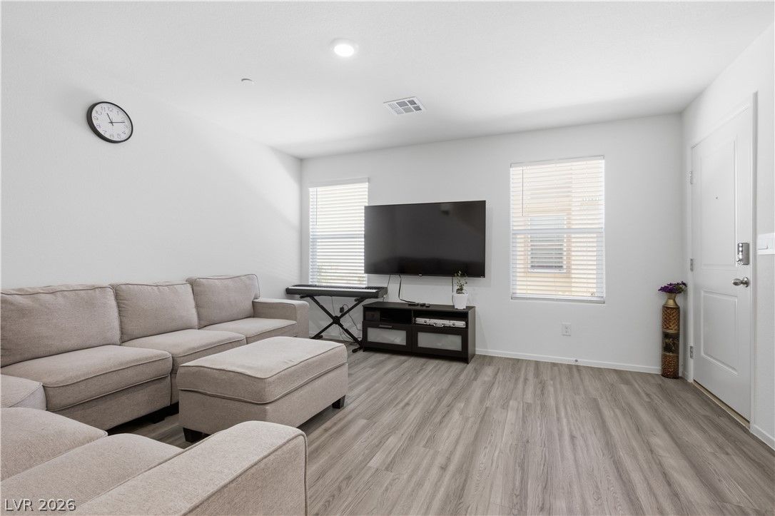 4990 Pear Mesa Avenue — photo 4