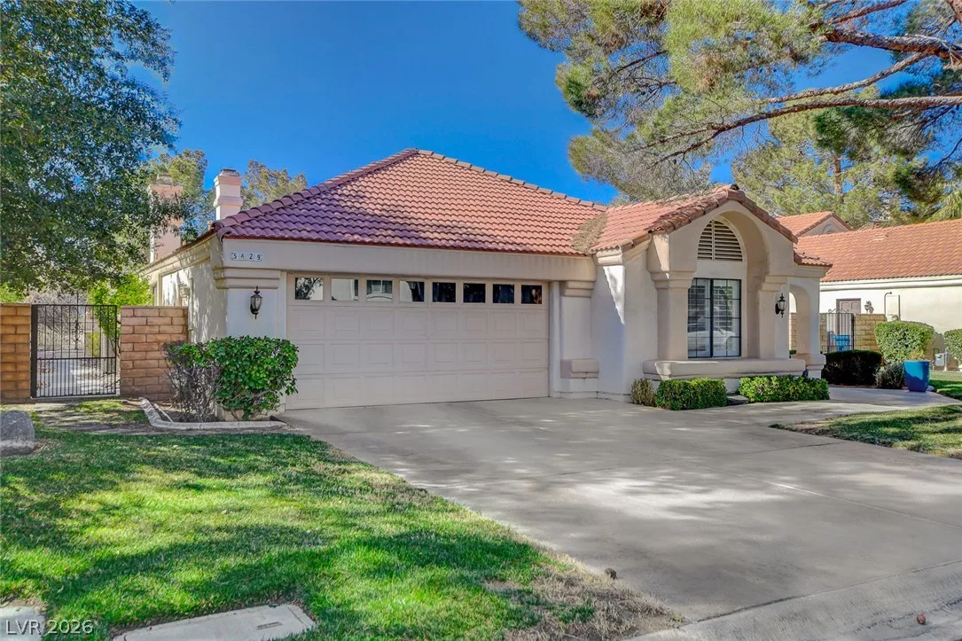 5429 Painted Sunrise Drive — photo 2