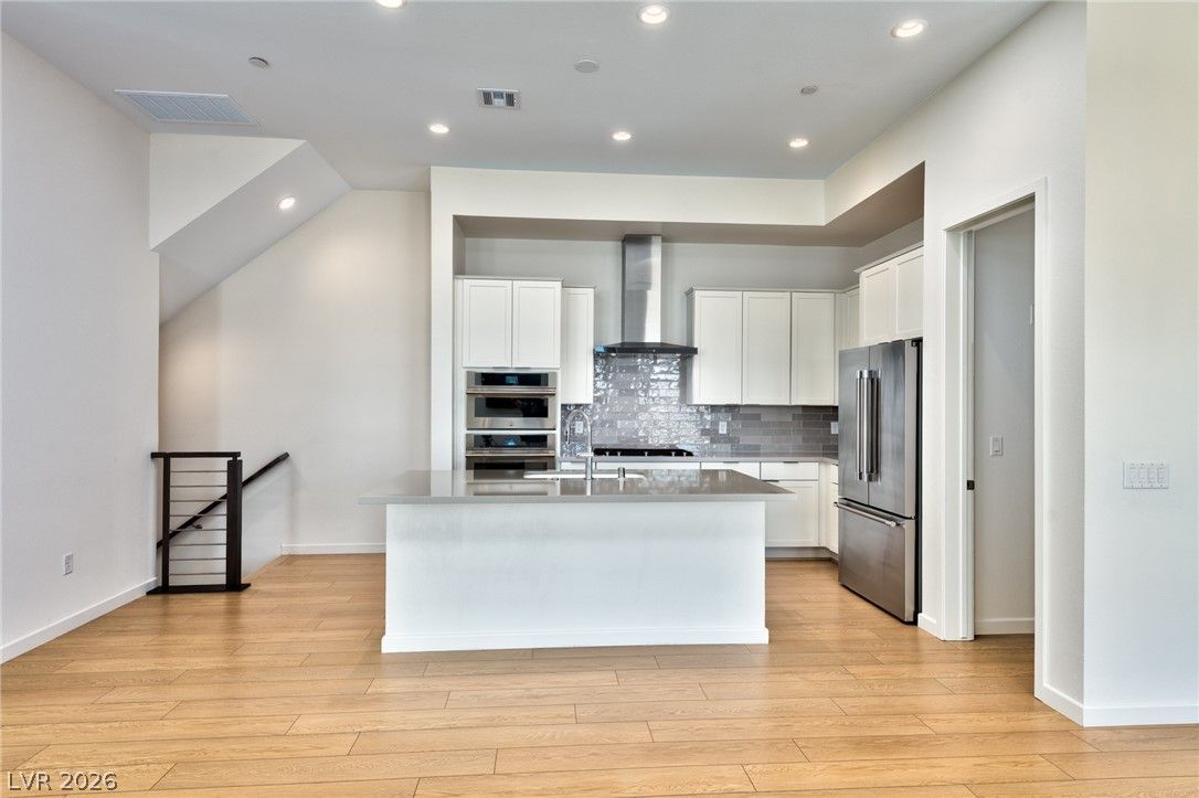 3327 Esker Ridge Avenue — photo 3 of 31