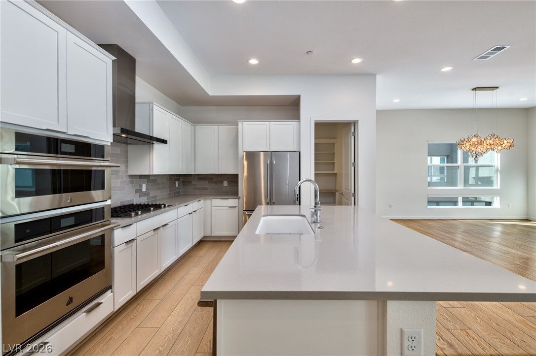 3327 Esker Ridge Avenue — photo 4 of 31