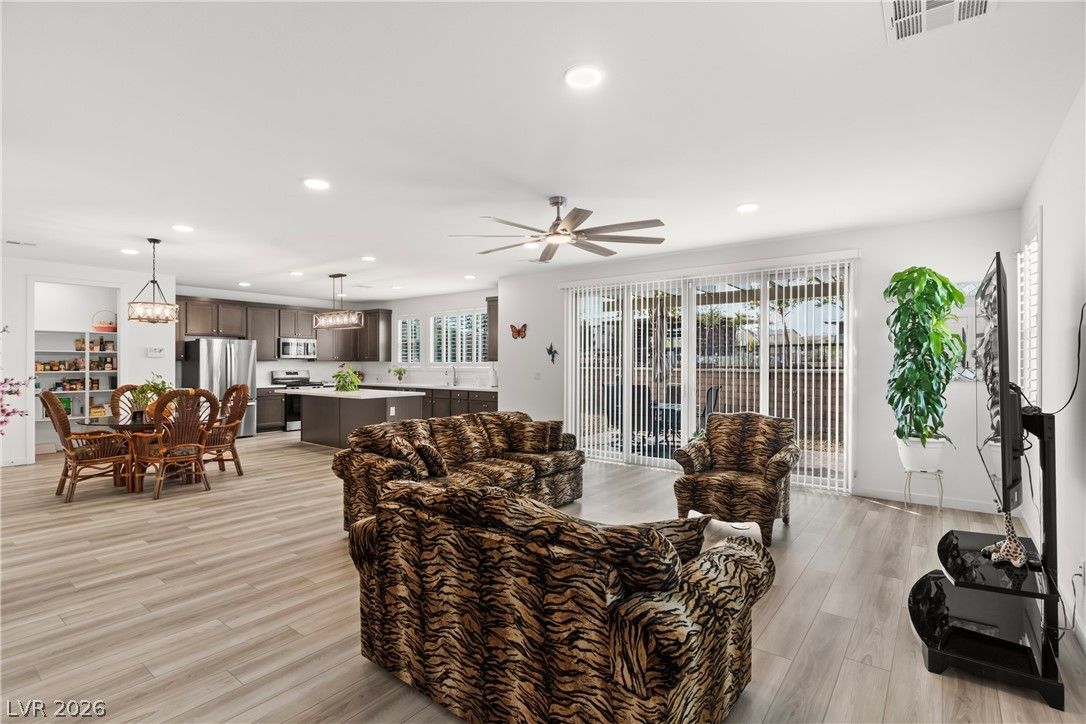 1422 Crimson Sunbird Avenue — photo 4 of 32