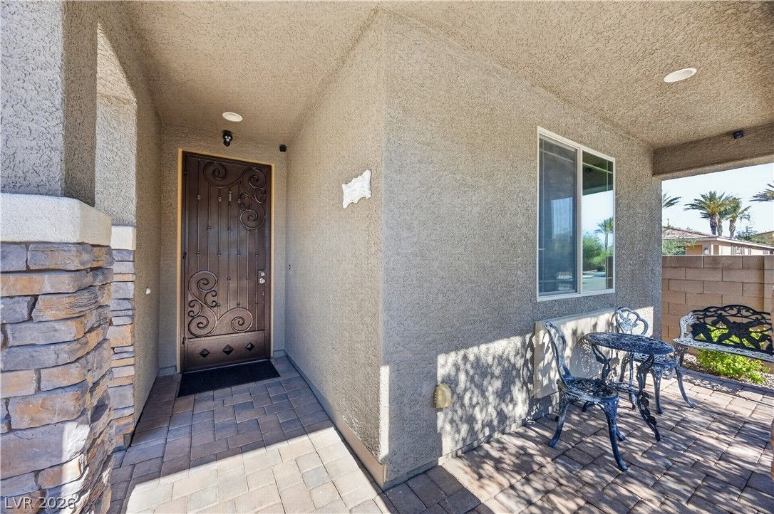1844 Navajo Falls Street — photo 4