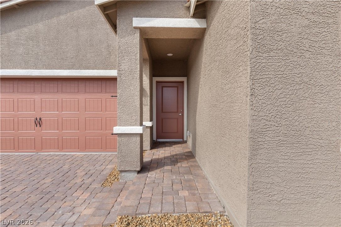 2727 Avril Point Street — photo 2 of 9