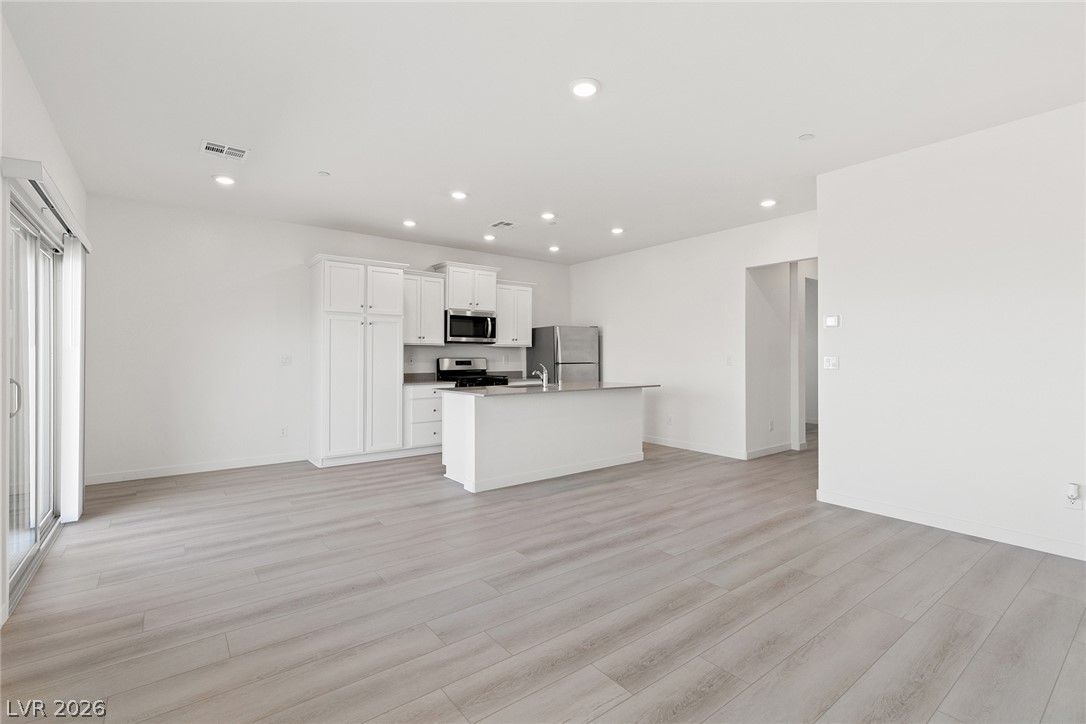 2727 Avril Point Street — photo 3 of 9