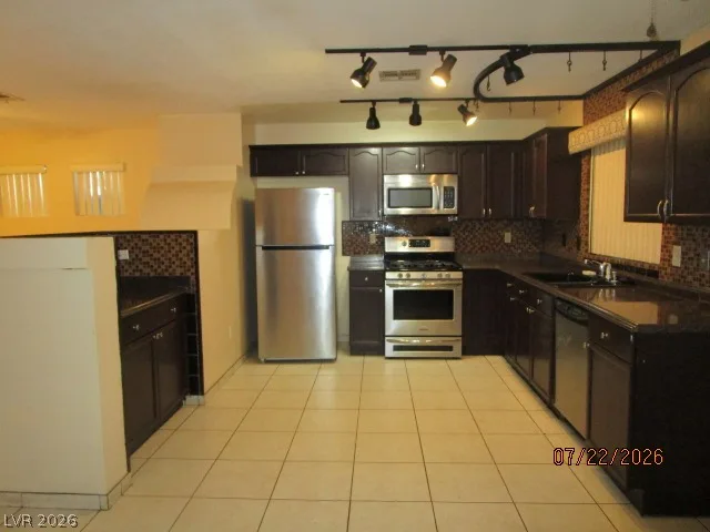 3822 King Palm Avenue — photo 4 of 27