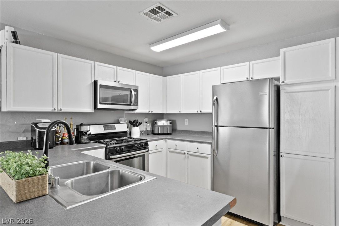 9052 Tailor Made Avenue — photo 5 of 22
