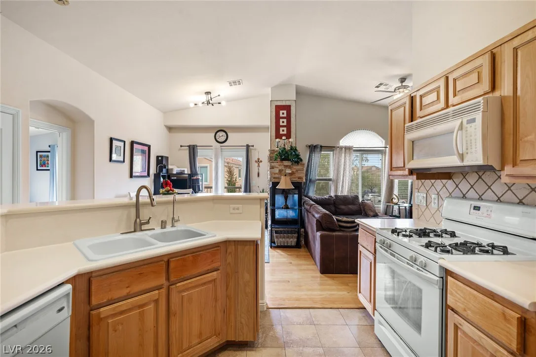 8779 Horizon Wind Avenue 101 — photo 3