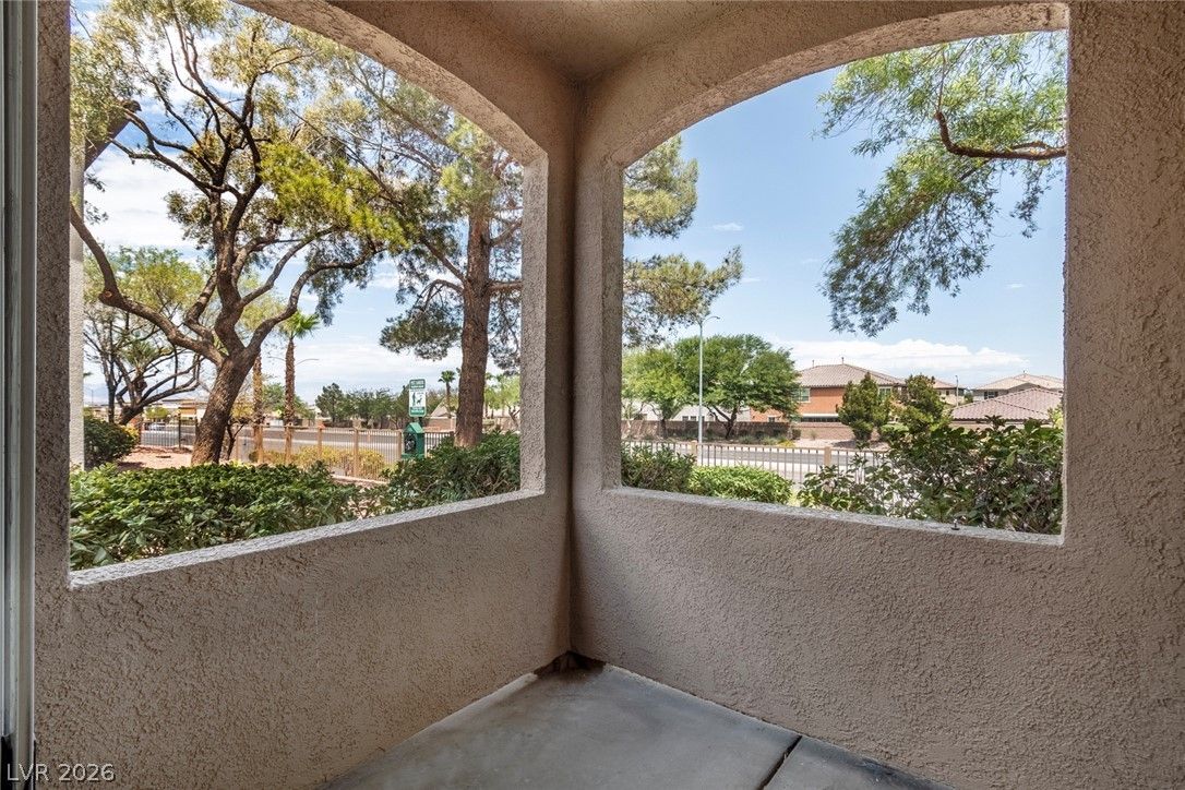 2305 West Horizon Ridge Parkway 3813 — photo 5 of 15